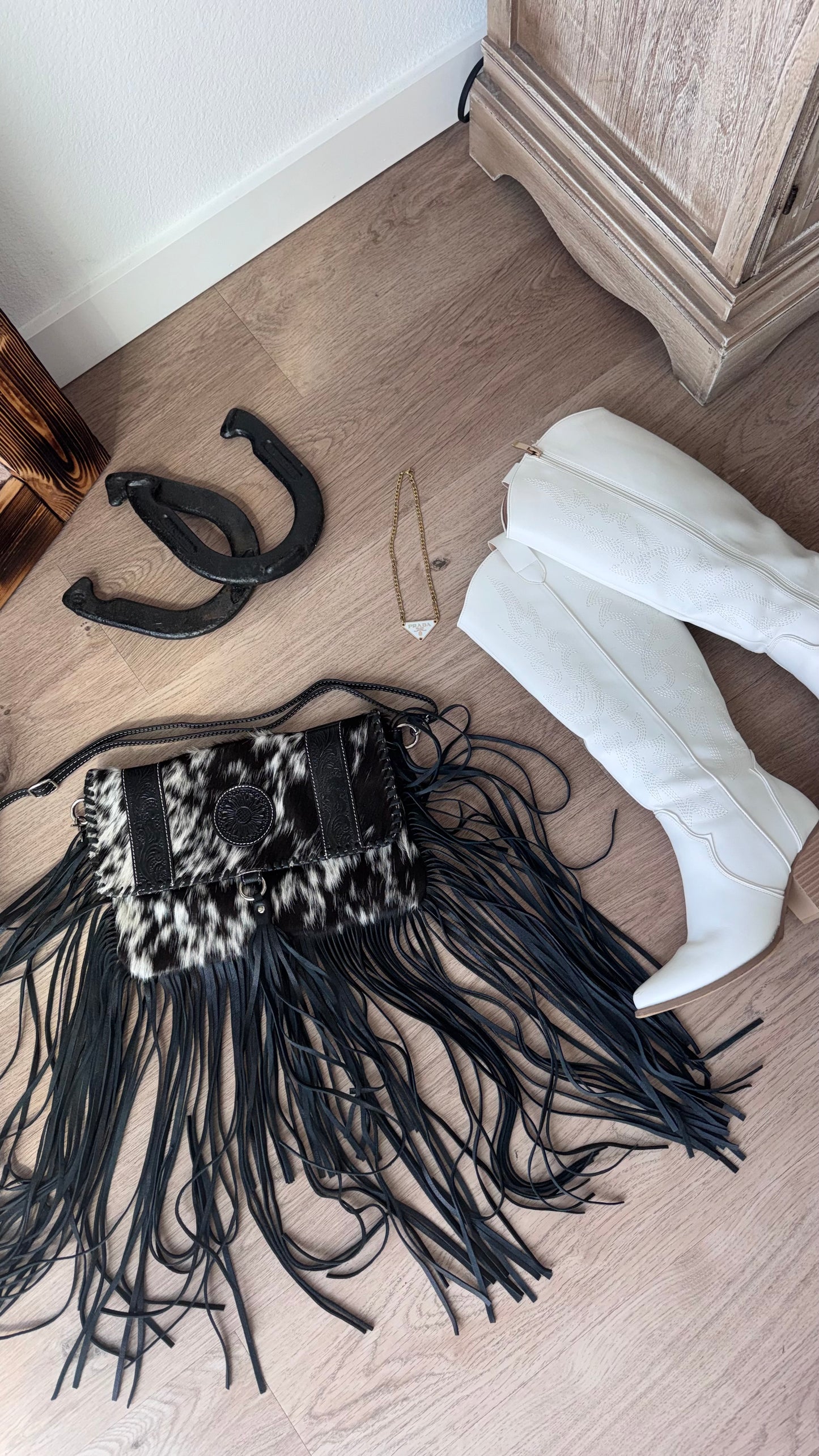 THE STEVIE COWHIDE PURSE
